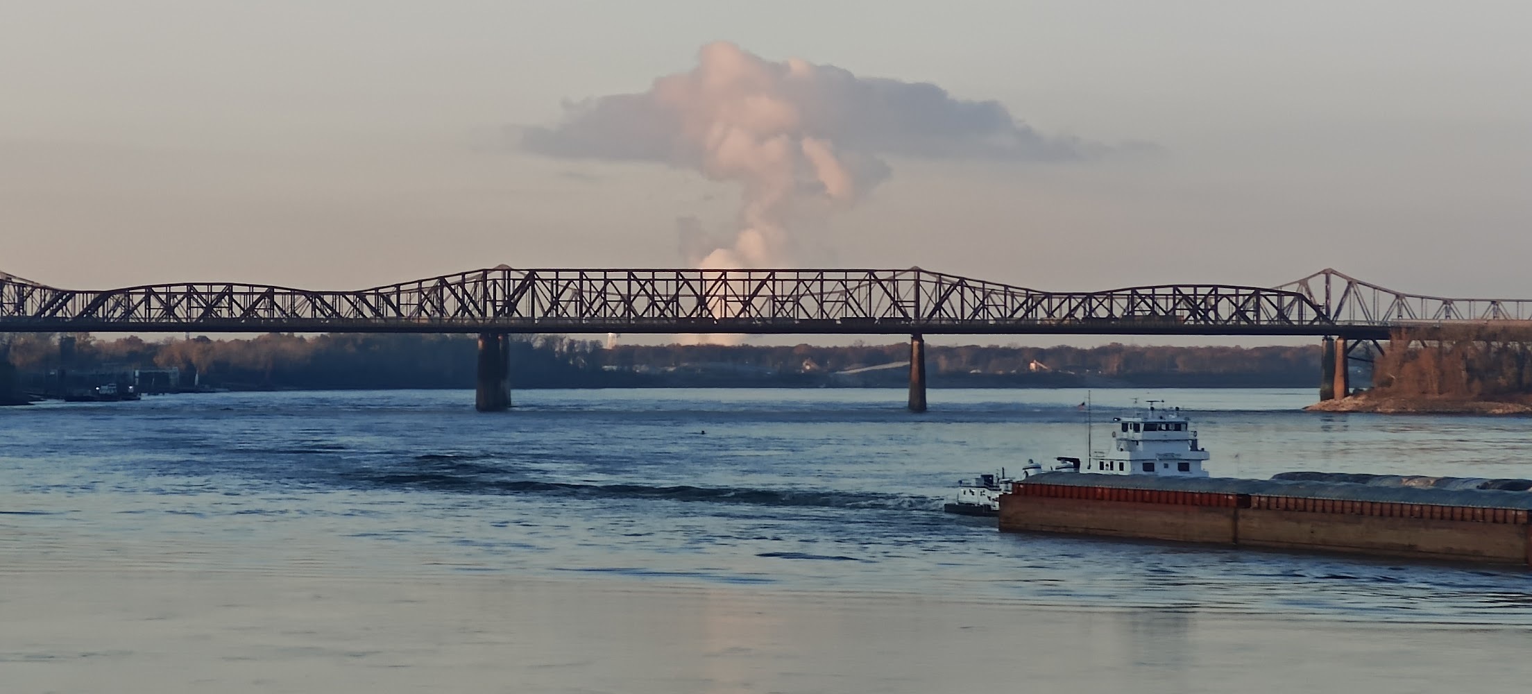 A large industrial plume over south Memphis.